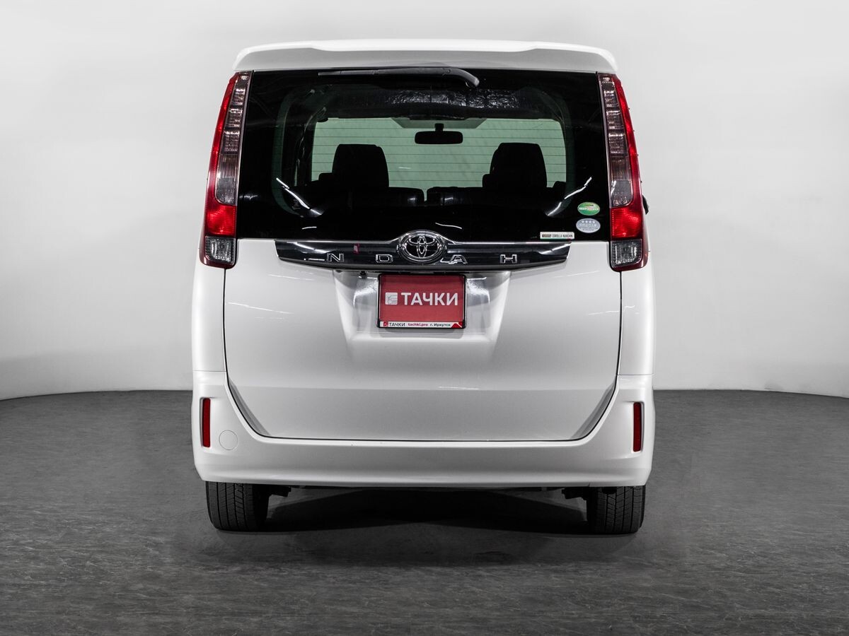 Toyota Noah 2017 - фото автомобиля
