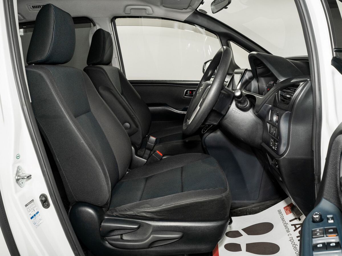 Toyota Noah 2017 - фото автомобиля