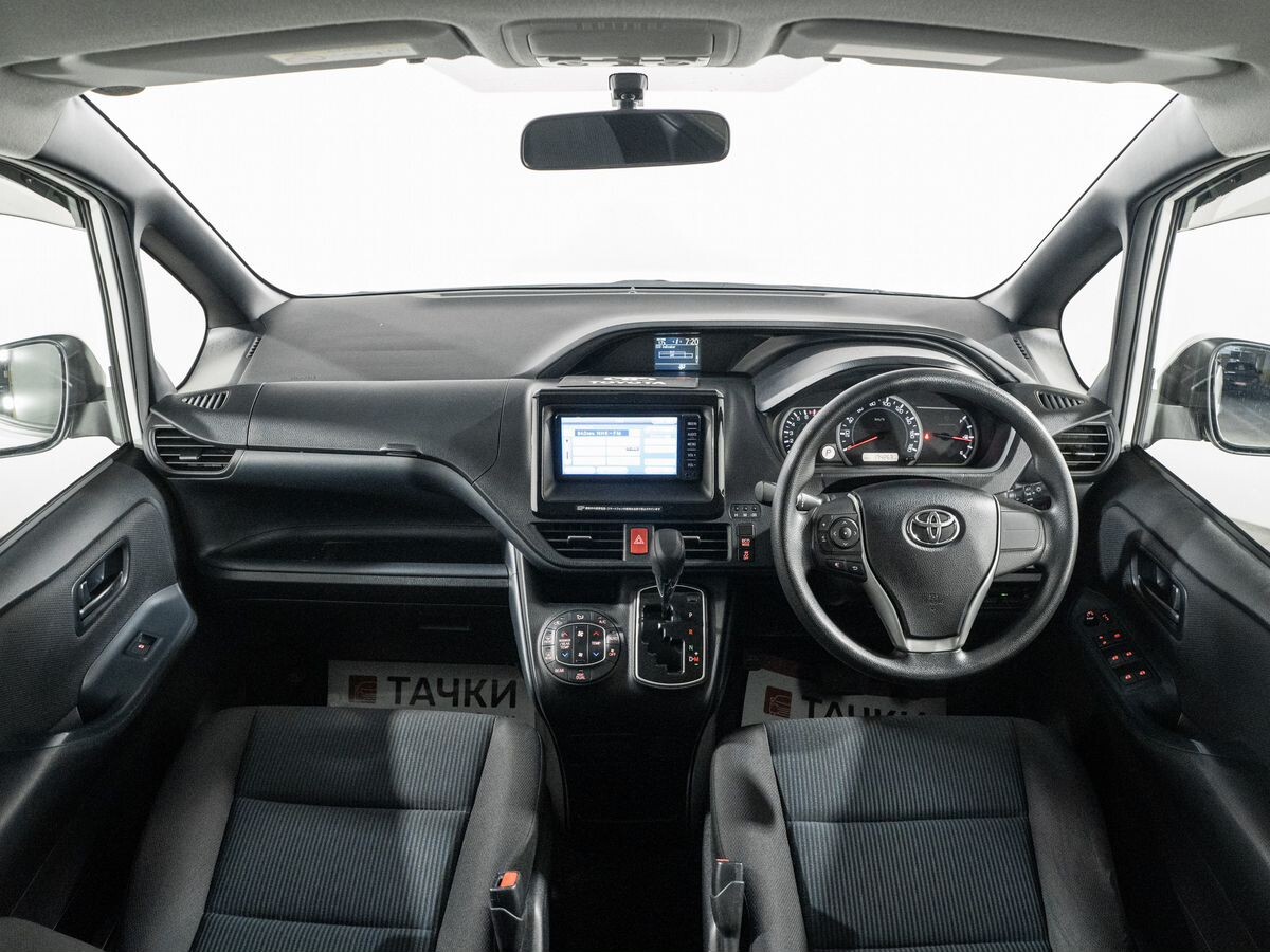 Toyota Noah 2017 - фото автомобиля