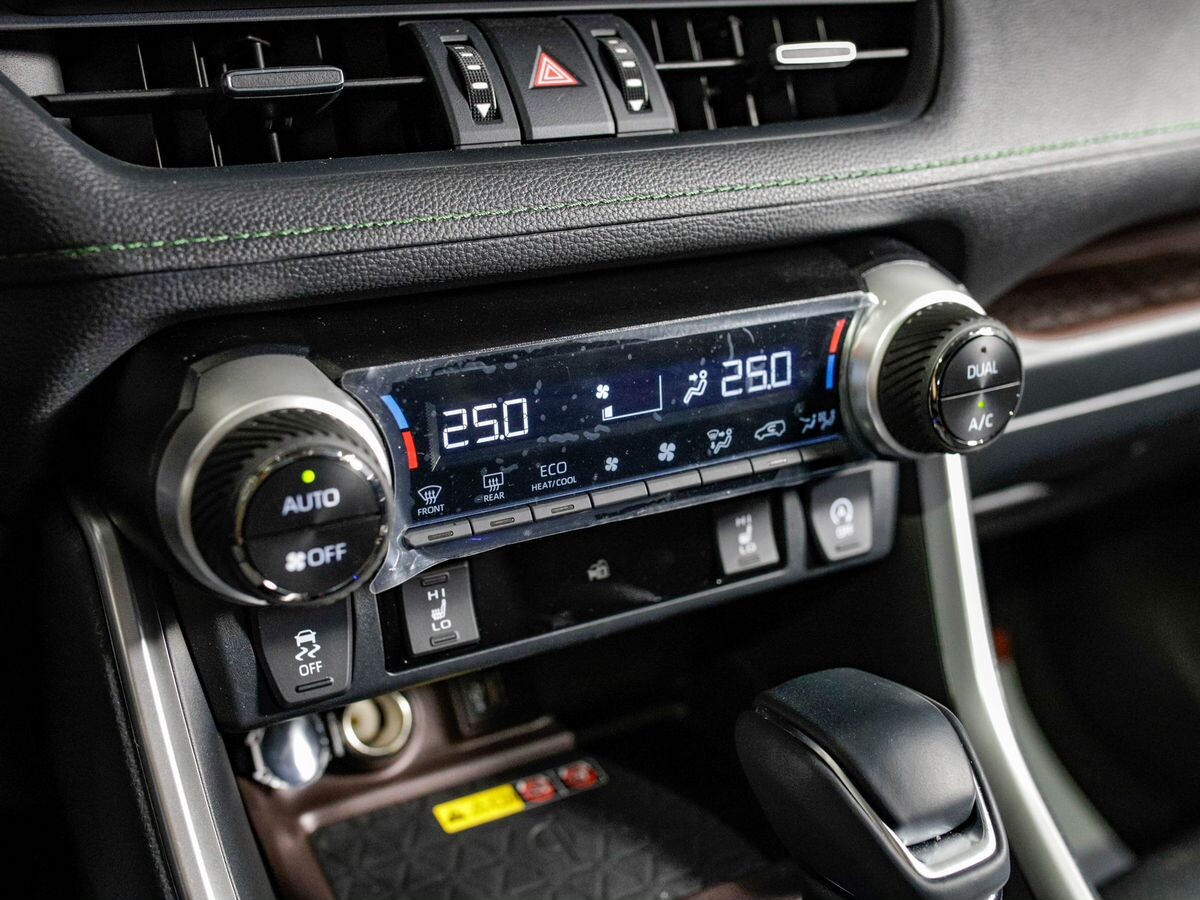 Toyota RAV4 2025 - фото автомобиля