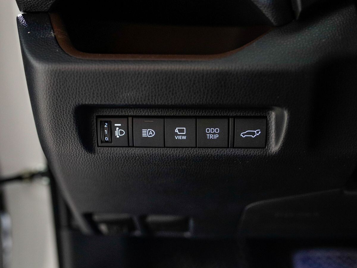 Toyota RAV4 2025 - фото автомобиля