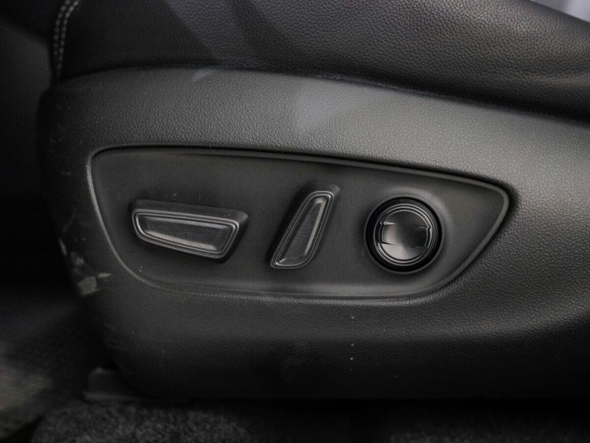 Toyota RAV4 2025 - фото автомобиля