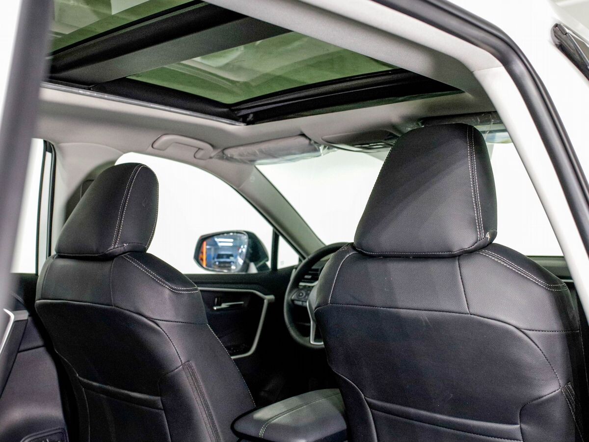 Toyota RAV4 2025 - фото автомобиля