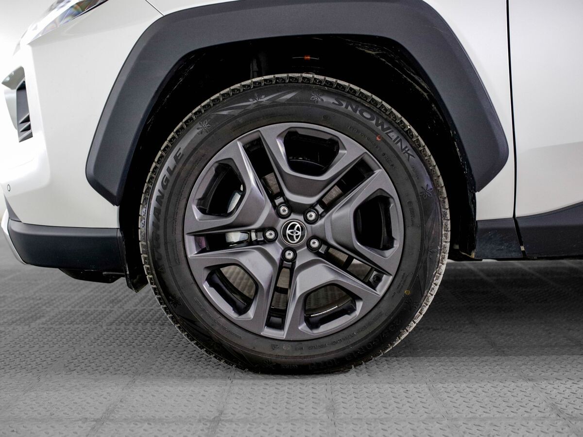 Toyota RAV4 2025 - фото автомобиля