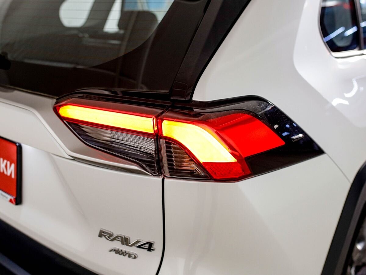 Toyota RAV4 2025 - фото автомобиля
