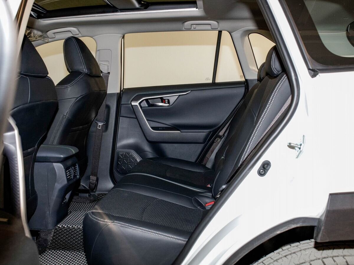 Toyota RAV4 2025 - фото автомобиля