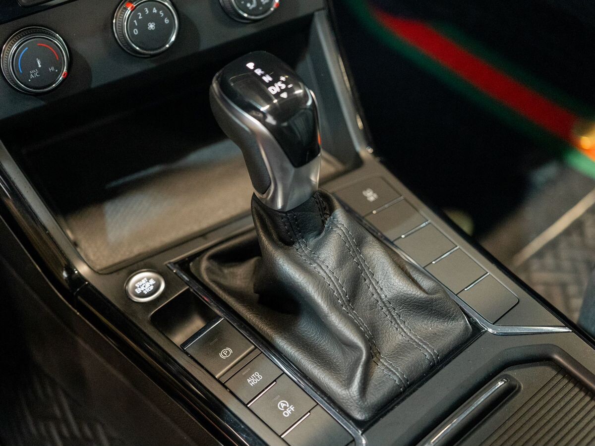 Volkswagen Passat 2020 - фото автомобиля