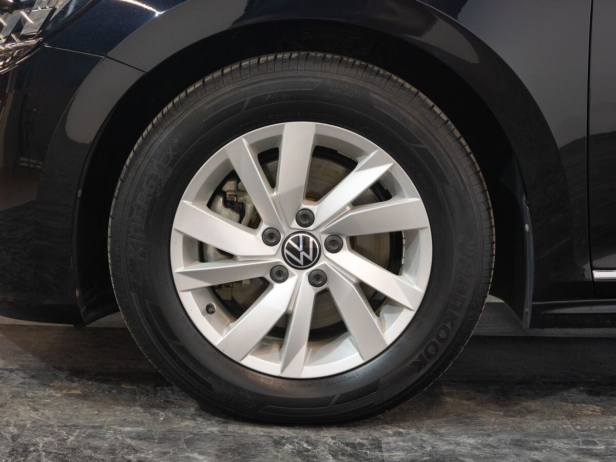 Volkswagen Passat 2020 - фото автомобиля