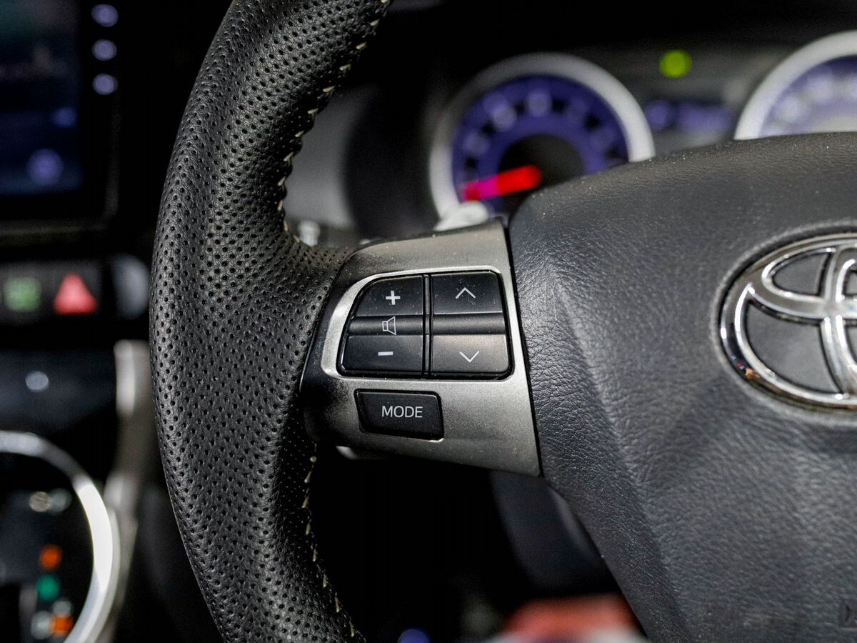 Toyota Wish 2013 - фото автомобиля