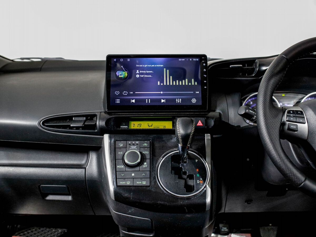 Toyota Wish 2013 - фото автомобиля