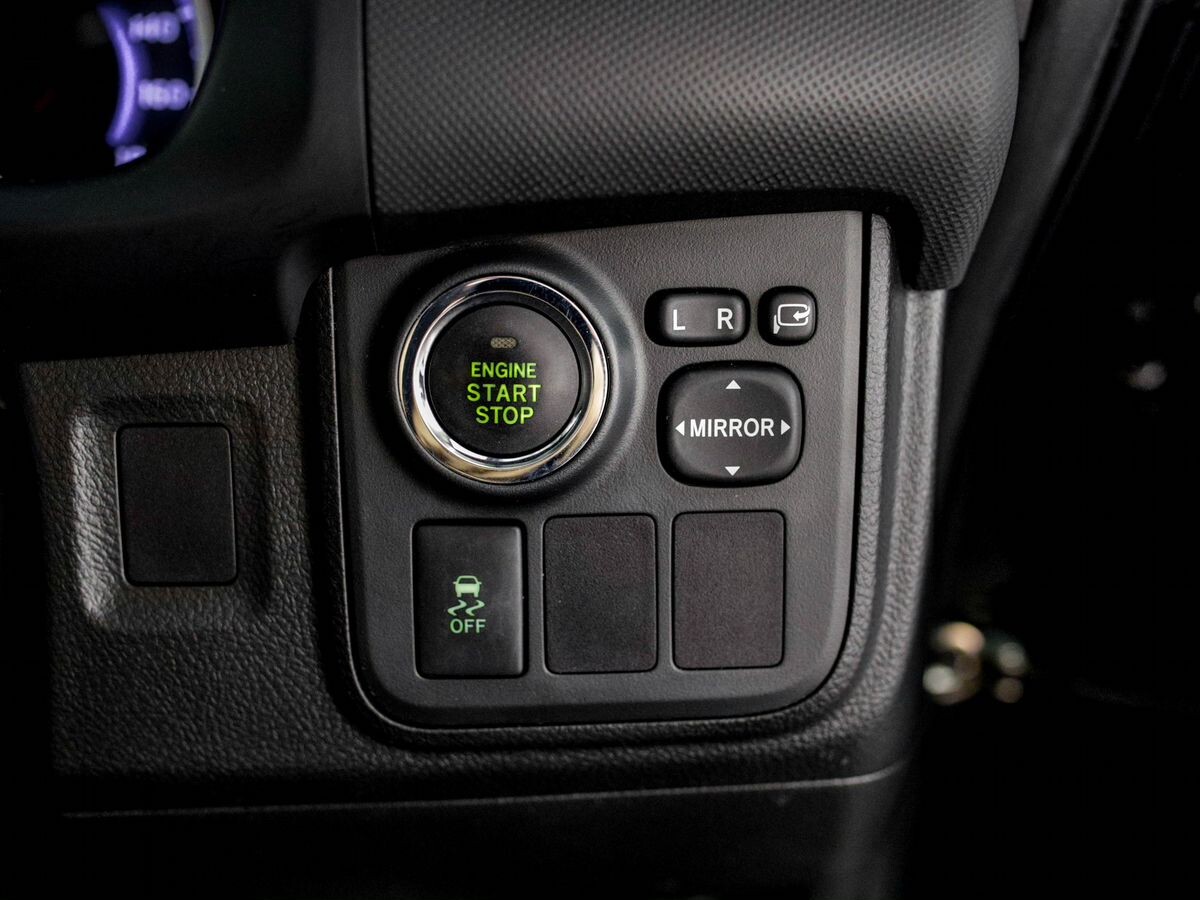 Toyota Wish 2013 - фото автомобиля