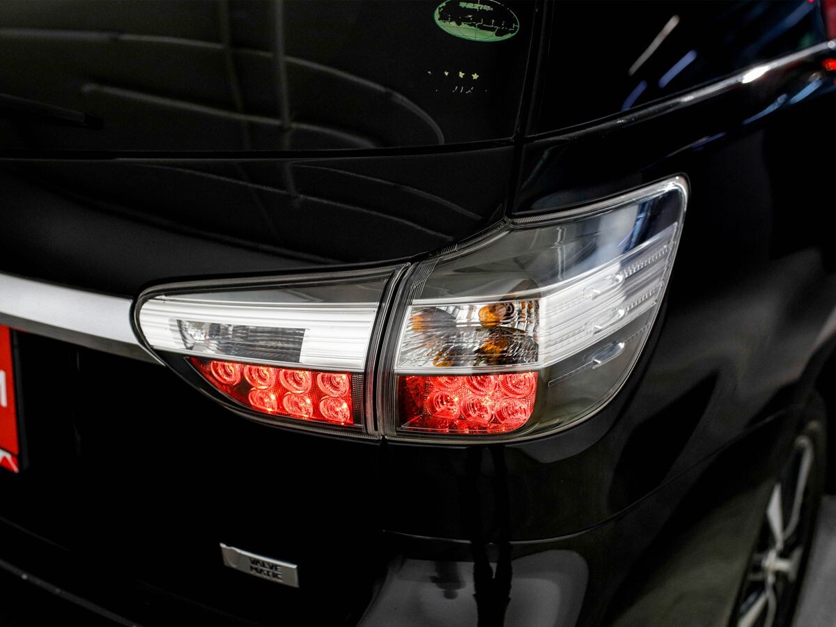 Toyota Wish 2013 - фото автомобиля