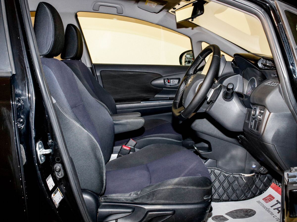 Toyota Wish 2013 - фото автомобиля