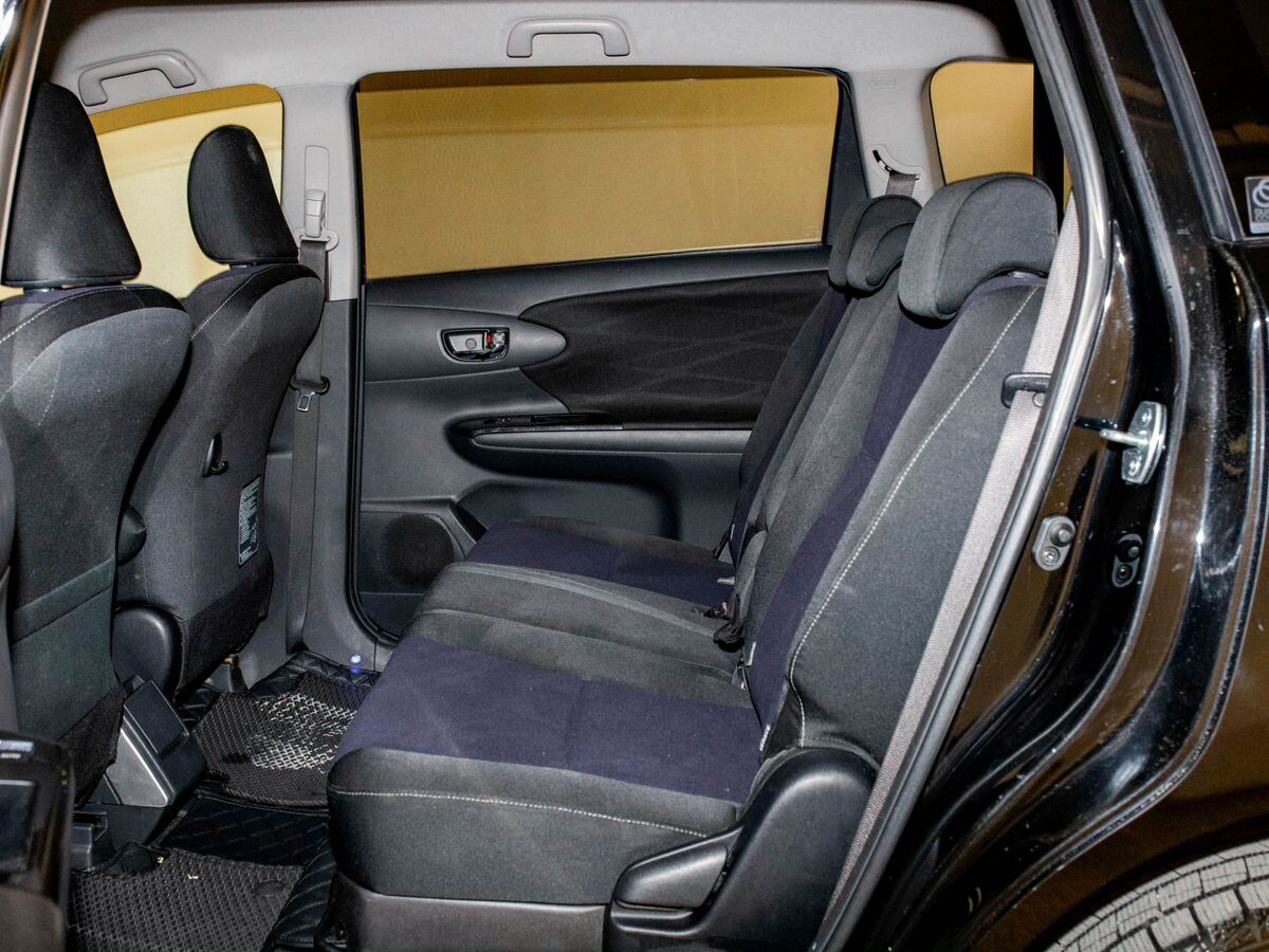 Toyota Wish 2013 - фото автомобиля