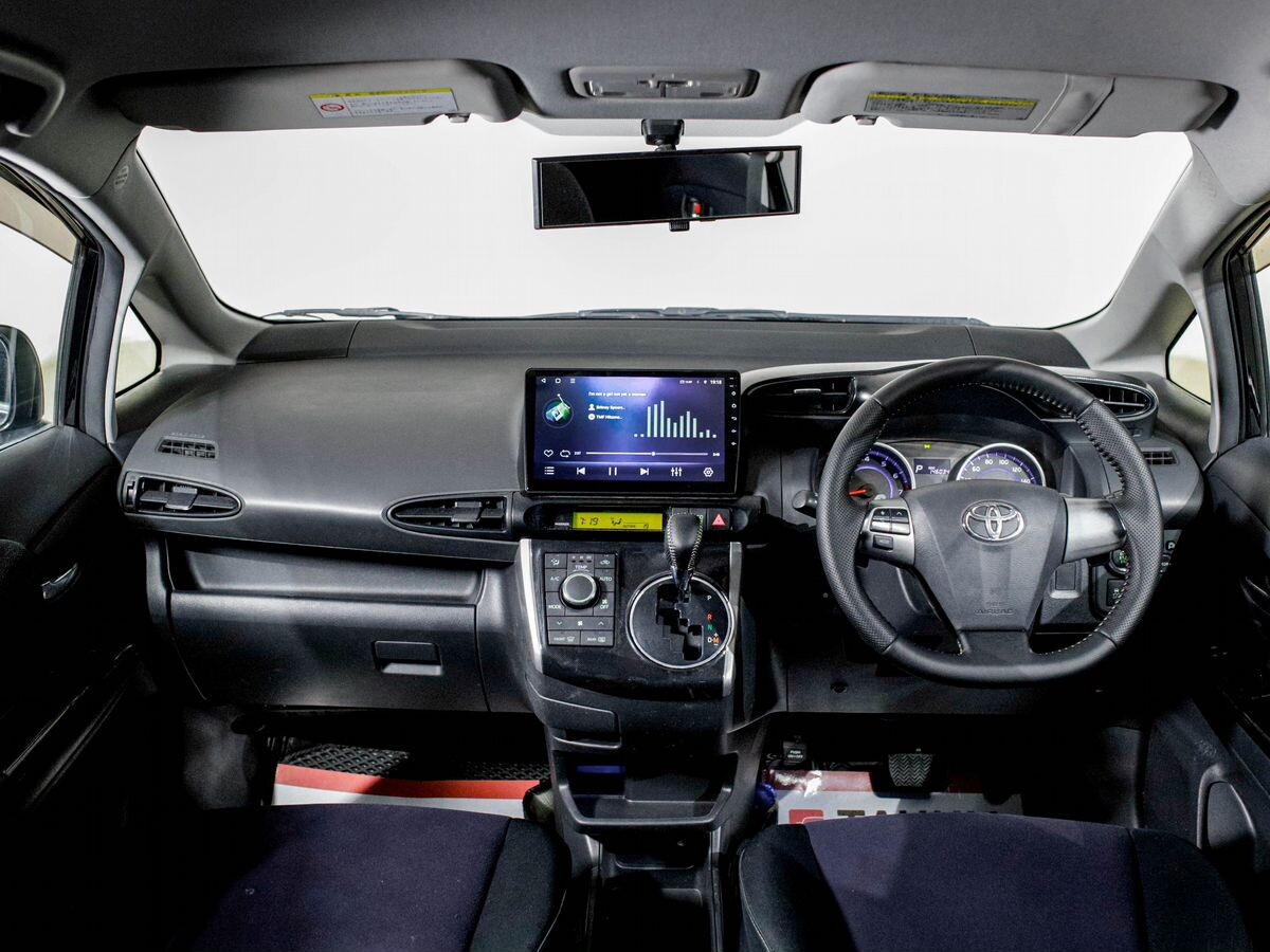 Toyota Wish 2013 - фото автомобиля