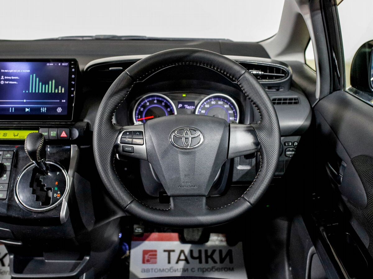 Toyota Wish 2013 - фото автомобиля