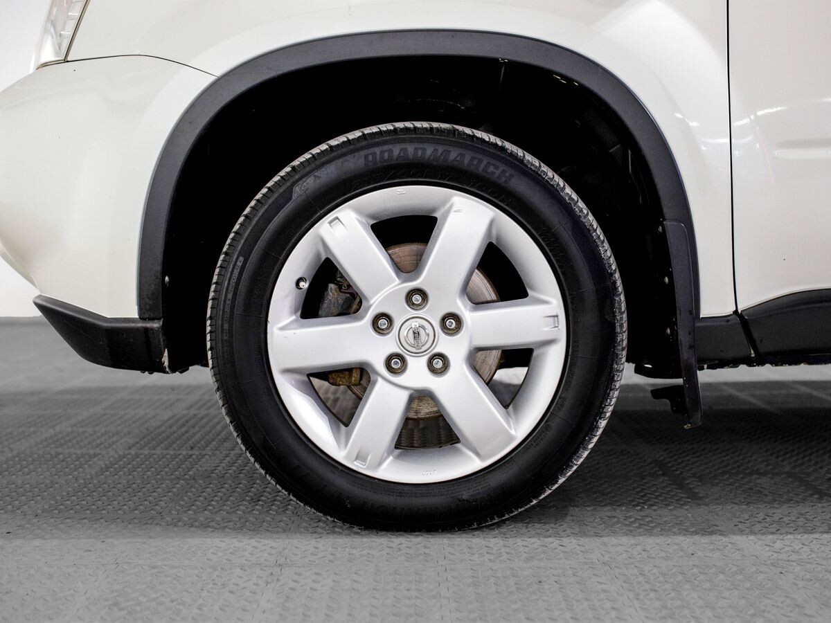 Nissan X-Trail 2010 - фото автомобиля