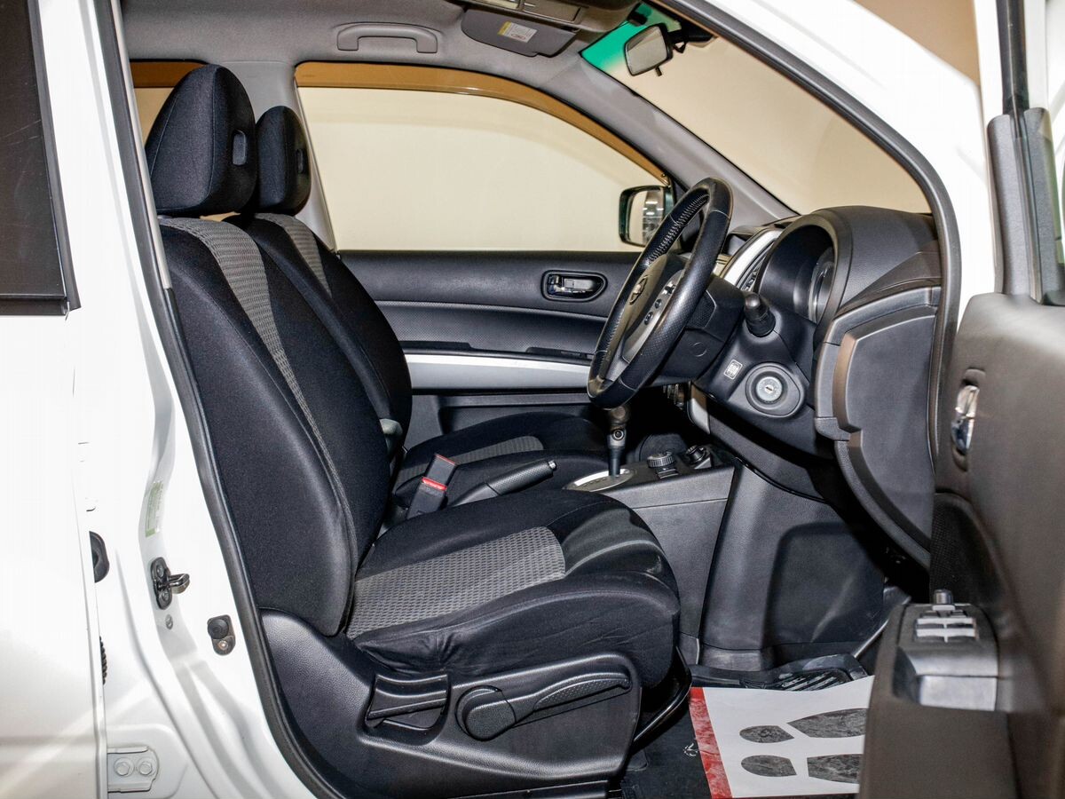 Nissan X-Trail 2010 - фото автомобиля