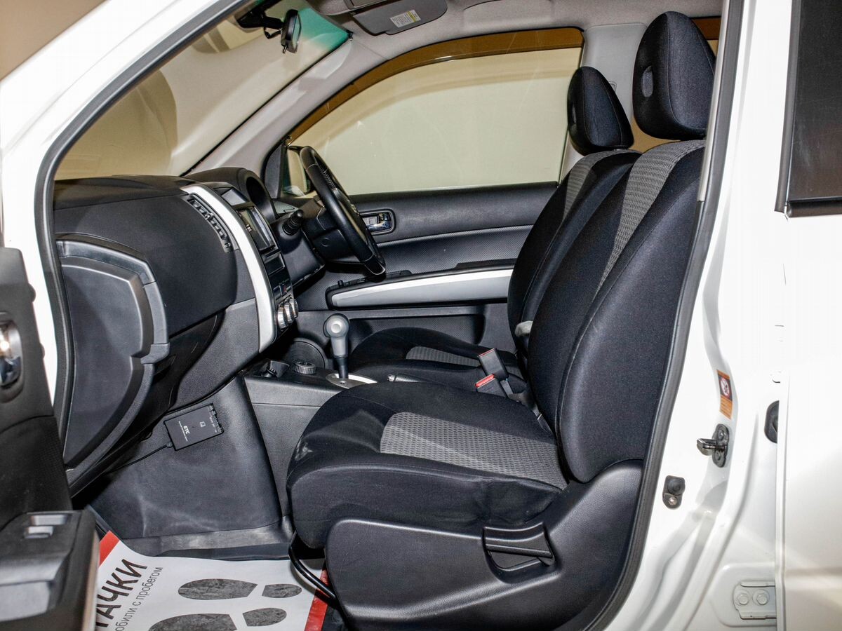 Nissan X-Trail 2010 - фото автомобиля