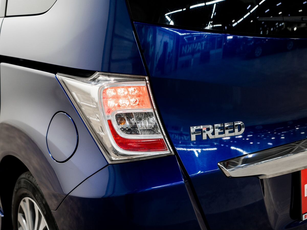 Honda Freed 2012 - фото автомобиля