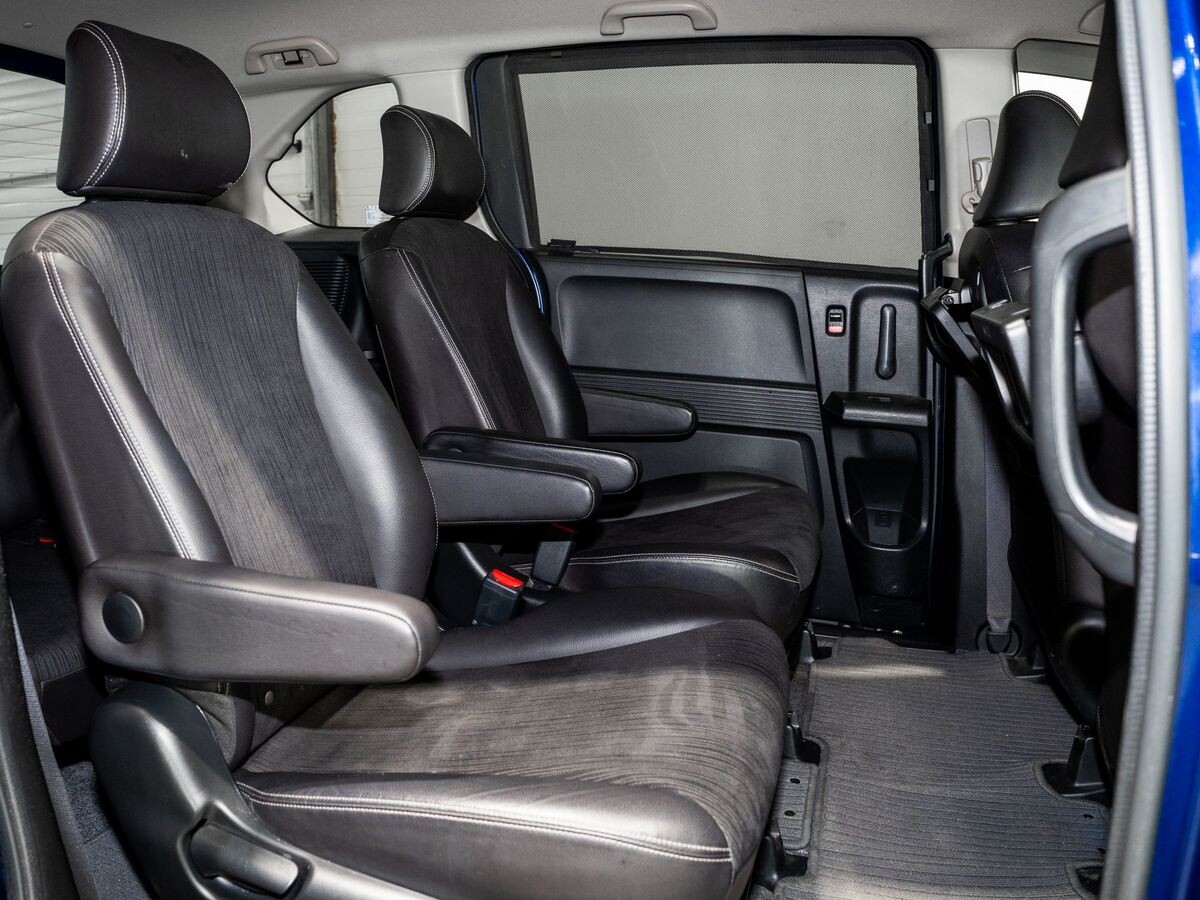 Honda Freed 2012 - фото автомобиля