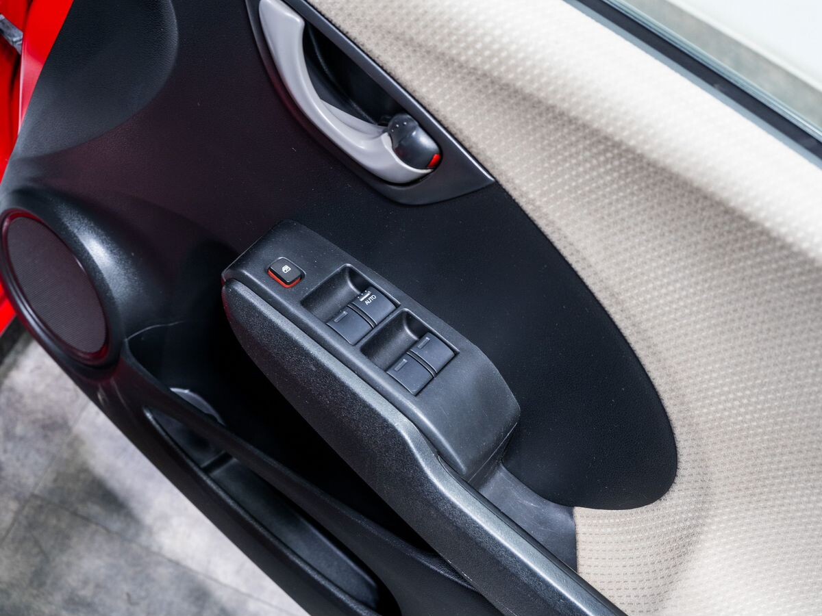 Honda Fit 2010 - фото автомобиля
