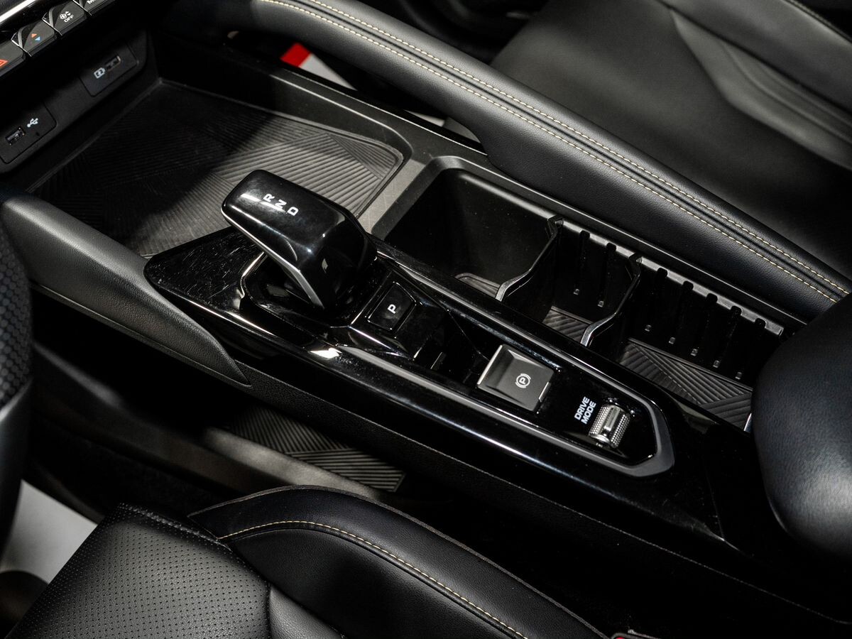 Geely Coolray 2025 - фото автомобиля