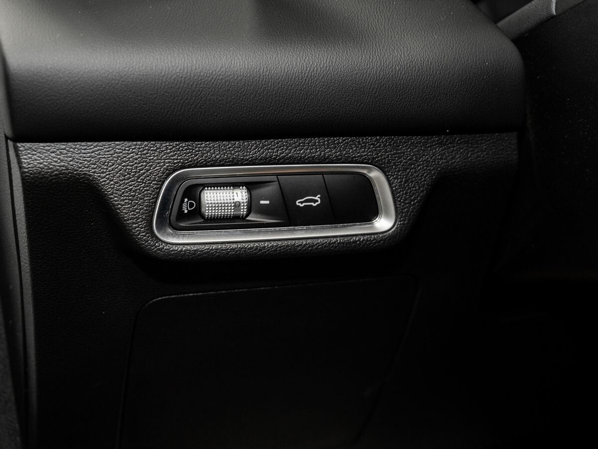 Geely Coolray 2025 - фото автомобиля