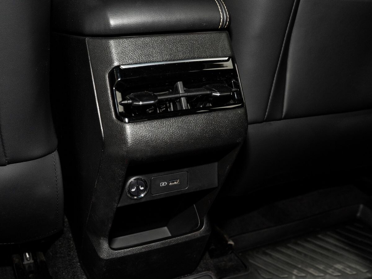 Geely Coolray 2025 - фото автомобиля