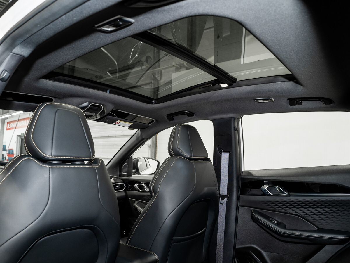 Geely Coolray 2025 - фото автомобиля