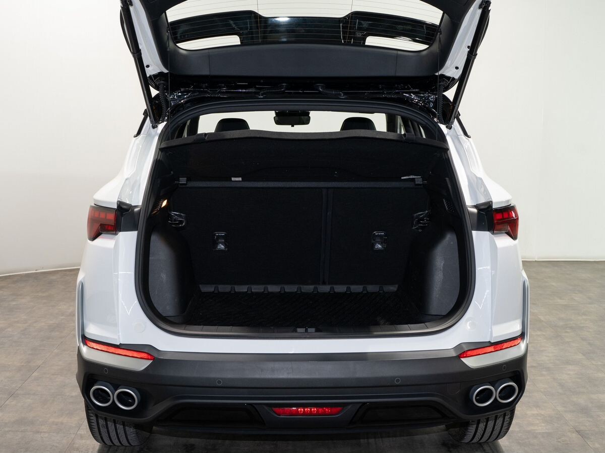 Geely Coolray 2025 - фото автомобиля