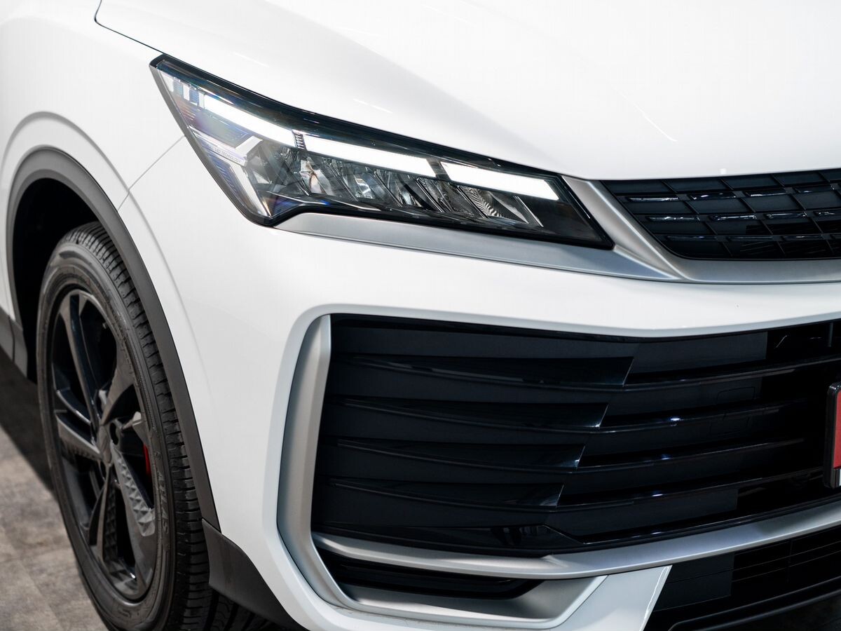 Geely Coolray 2025 - фото автомобиля