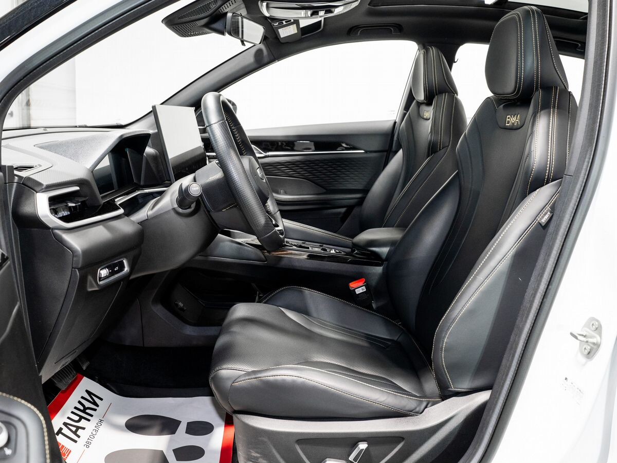 Geely Coolray 2025 - фото автомобиля