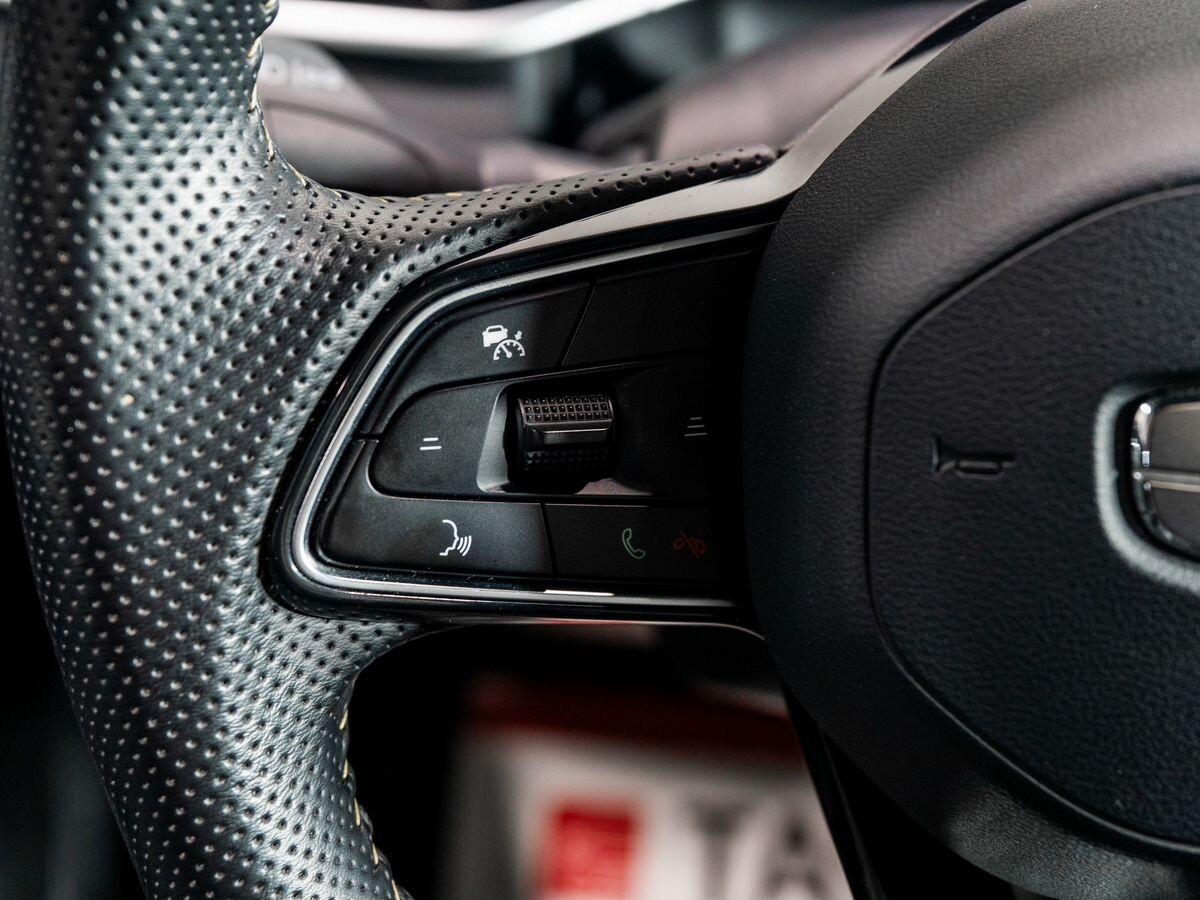 Geely Coolray 2025 - фото автомобиля