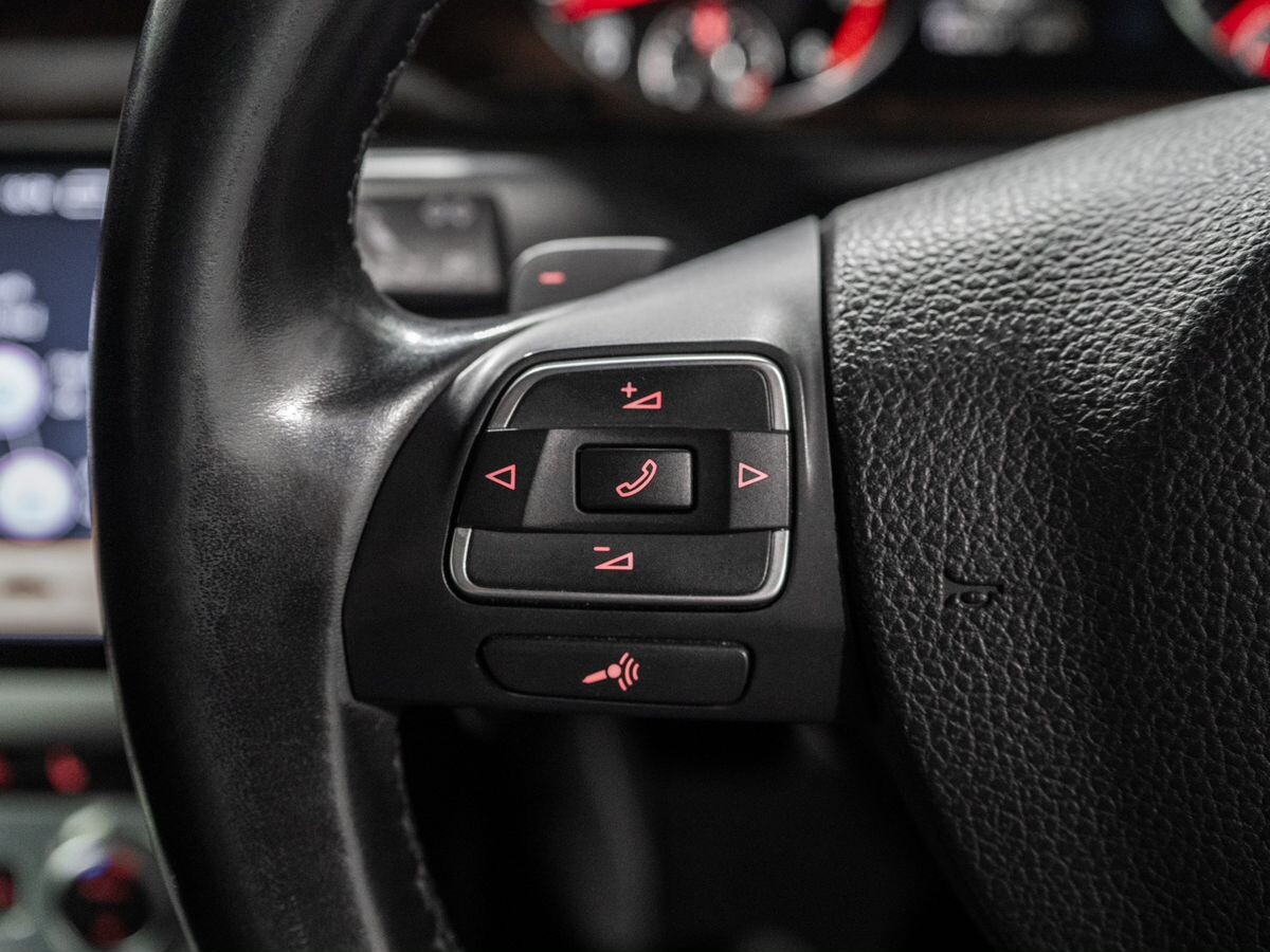 Volkswagen Passat 2012 - фото автомобиля