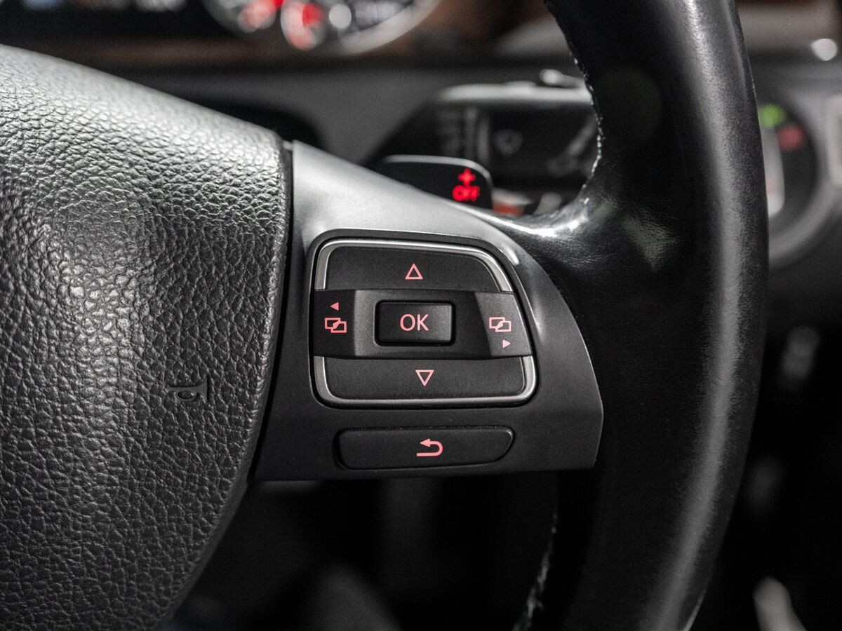 Volkswagen Passat 2012 - фото автомобиля