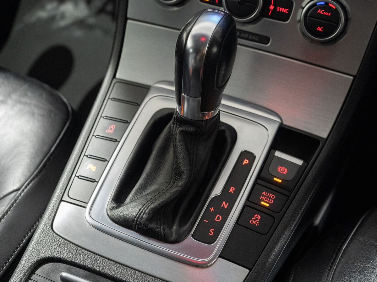 Volkswagen Passat 2012 - фото автомобиля