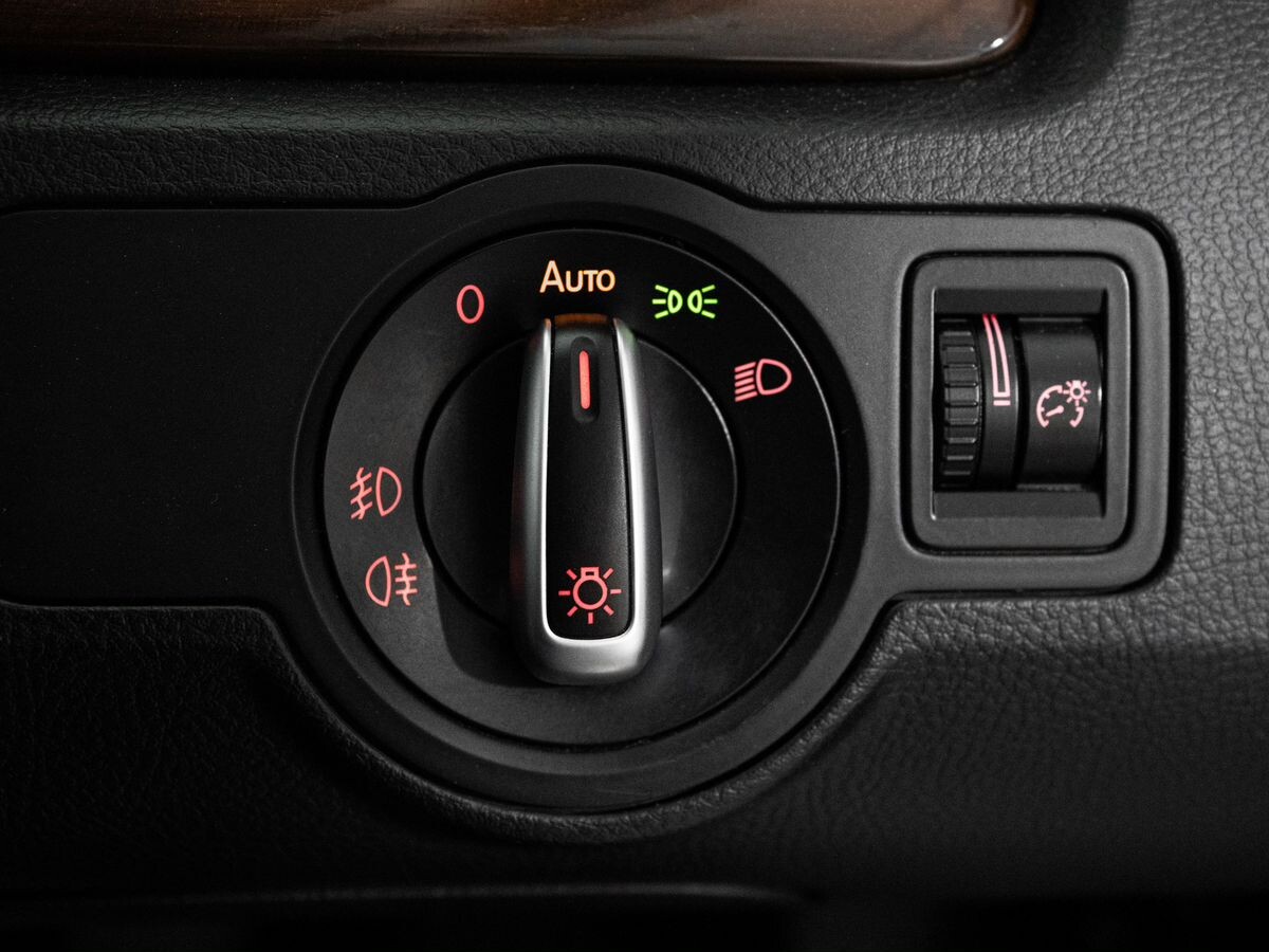 Volkswagen Passat 2012 - фото автомобиля