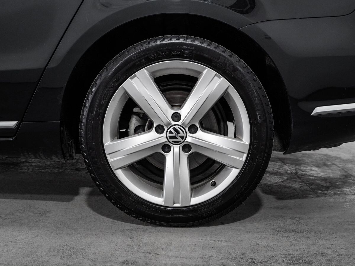 Volkswagen Passat 2012 - фото автомобиля