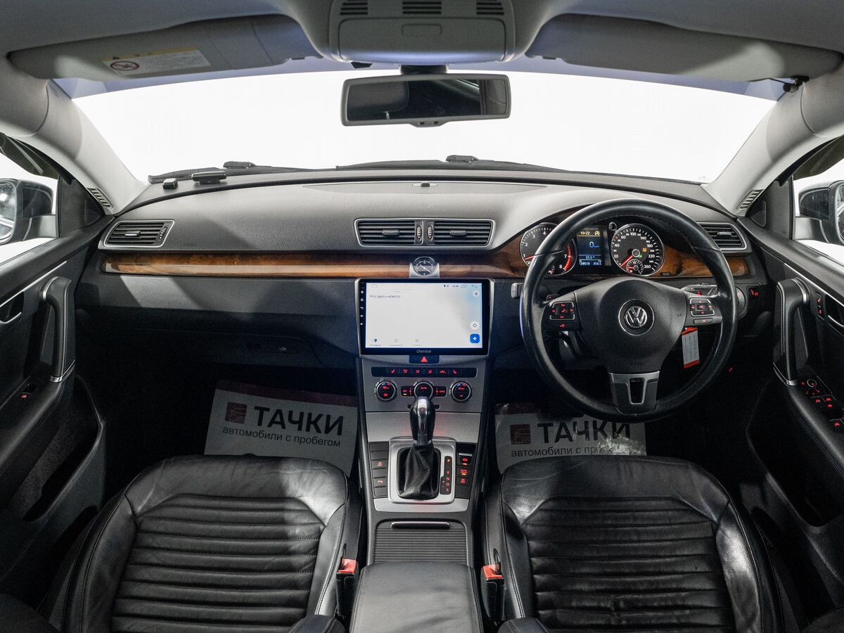 Volkswagen Passat 2012 - фото автомобиля