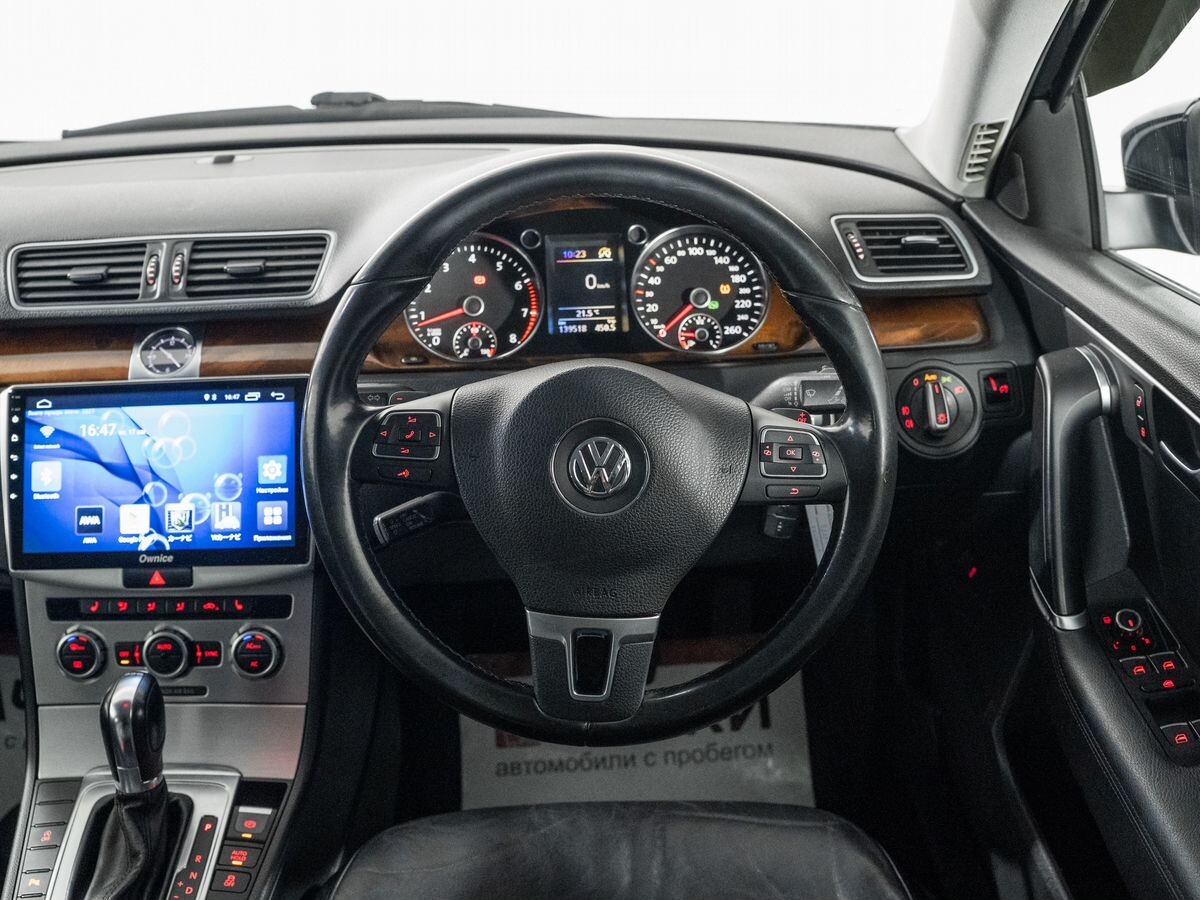 Volkswagen Passat 2012 - фото автомобиля