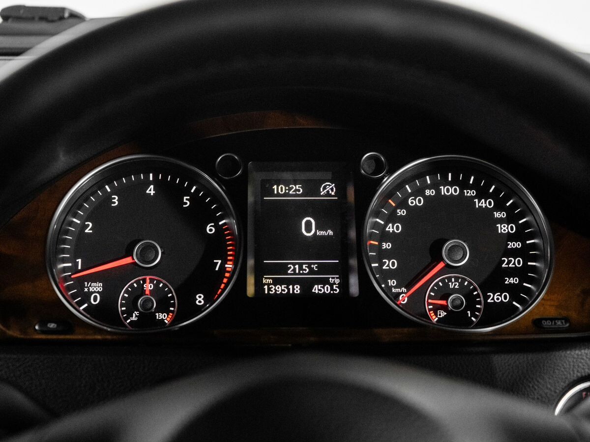 Volkswagen Passat 2012 - фото автомобиля