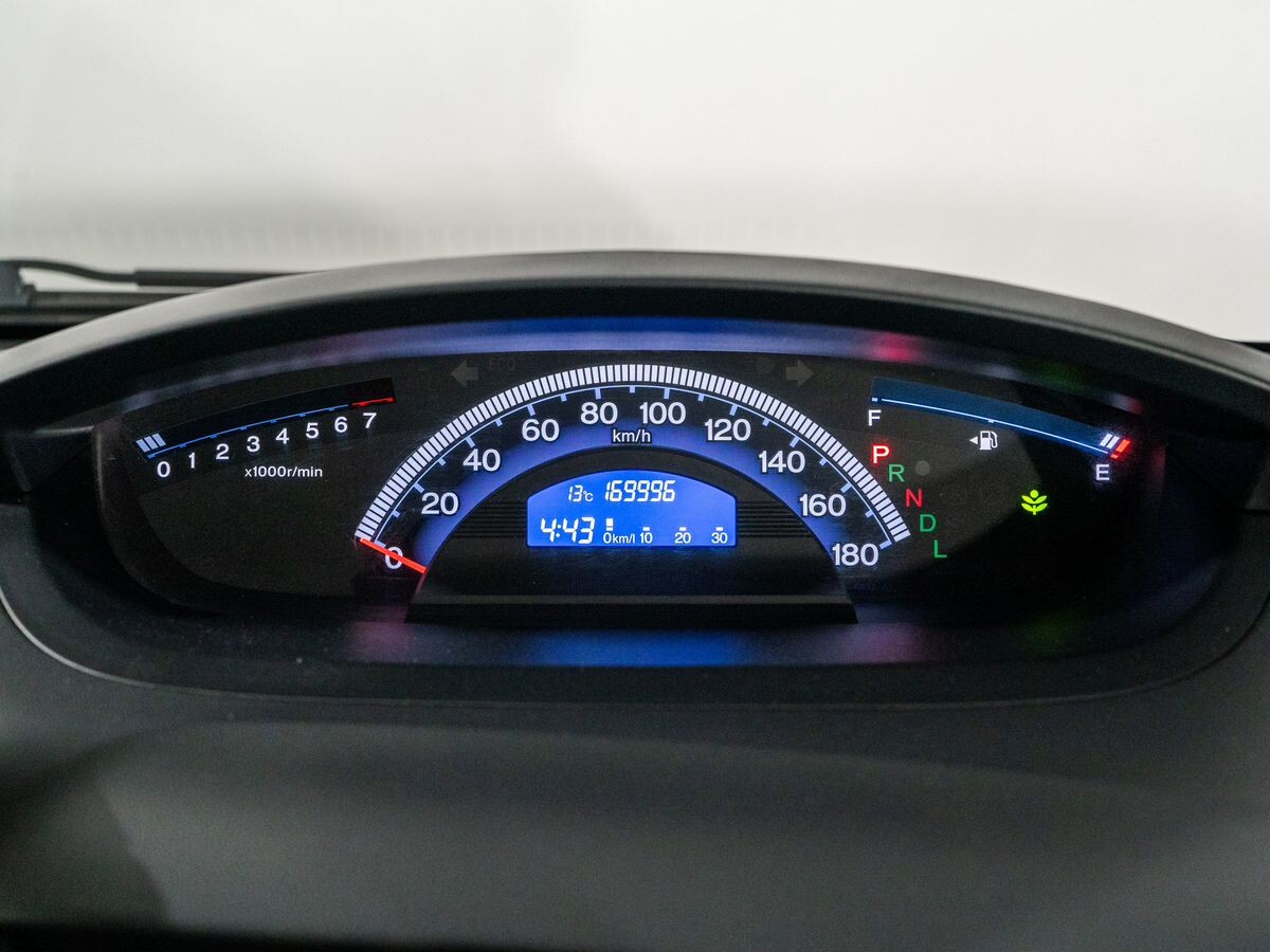 Honda Freed Spike 2013 - фото автомобиля