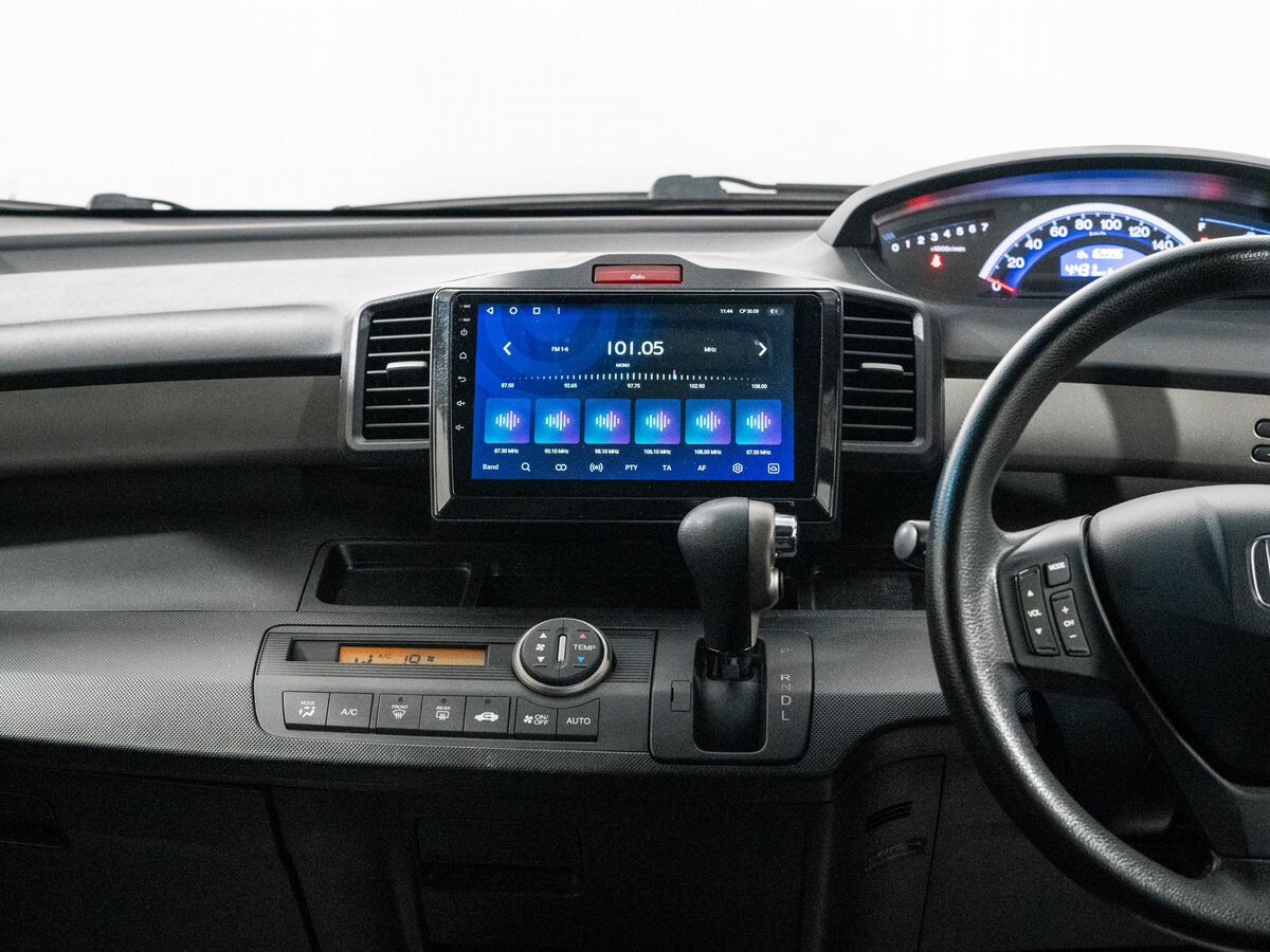 Honda Freed Spike 2013 - фото автомобиля