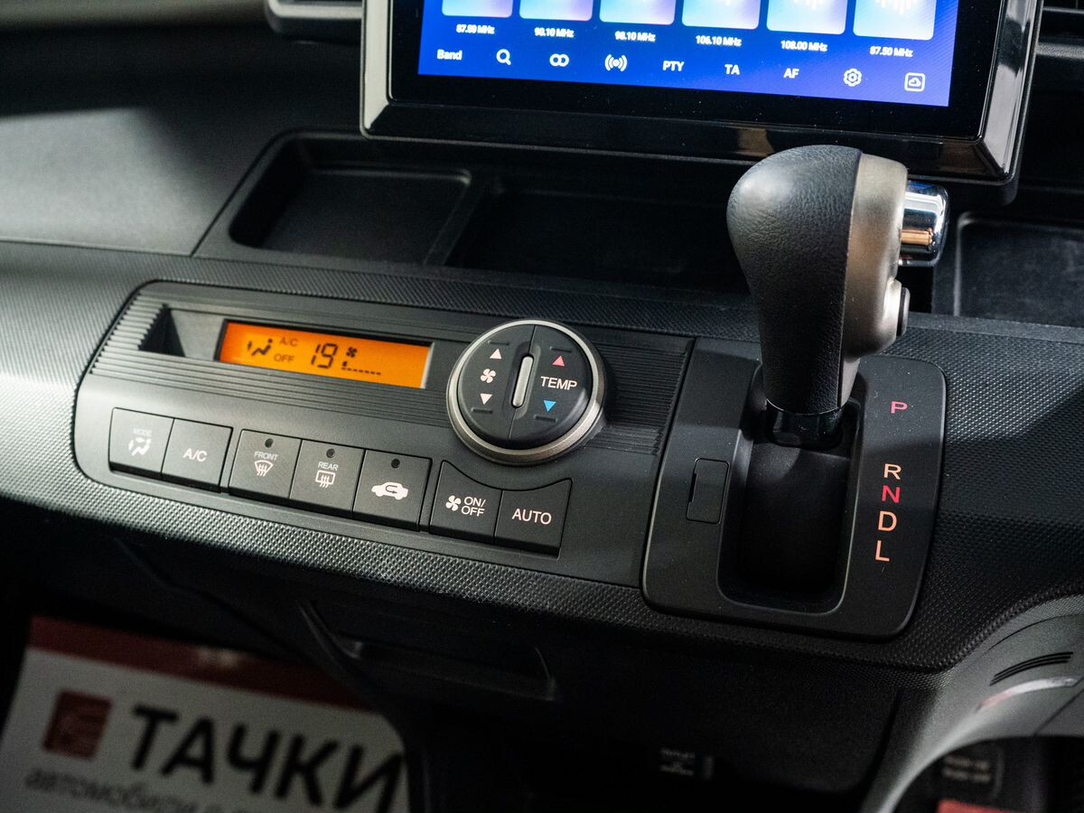 Honda Freed Spike 2013 - фото автомобиля
