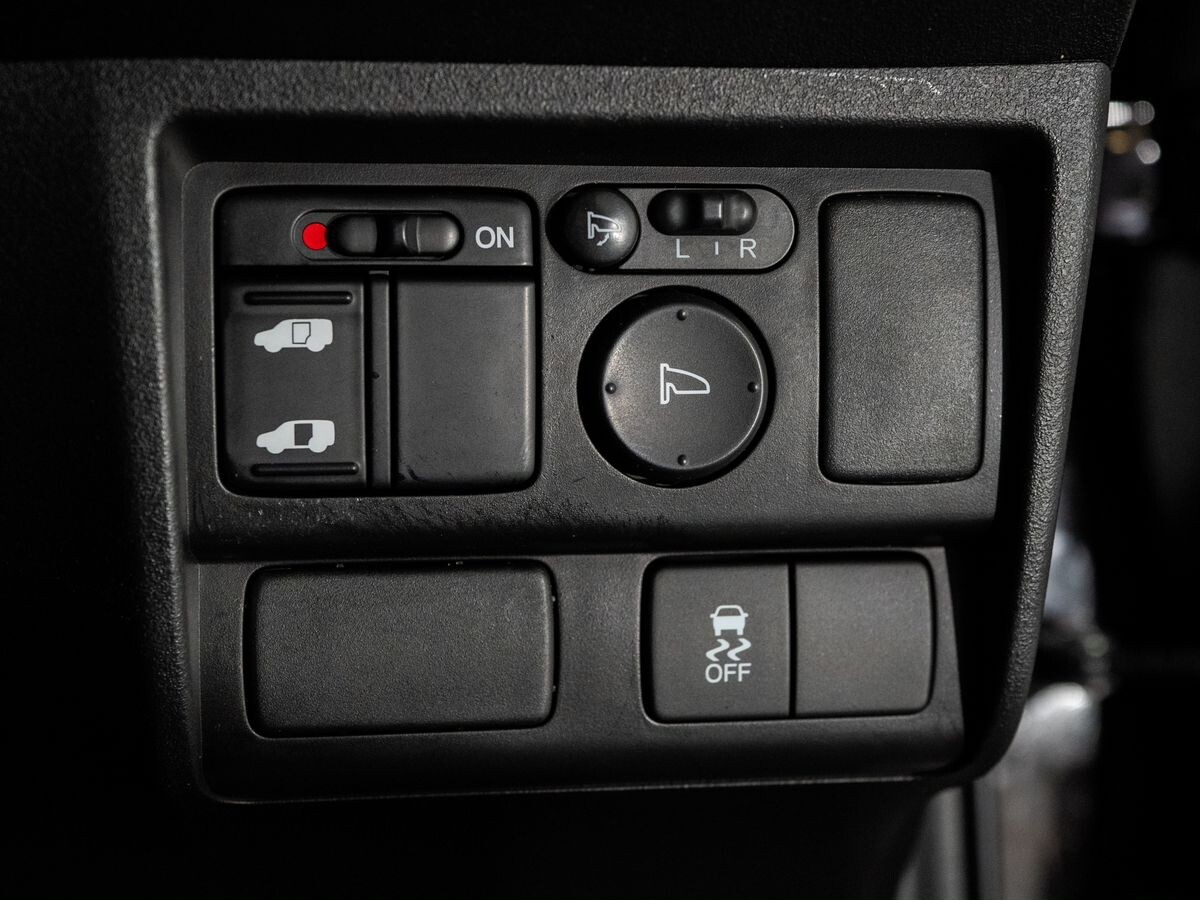Honda Freed Spike 2013 - фото автомобиля