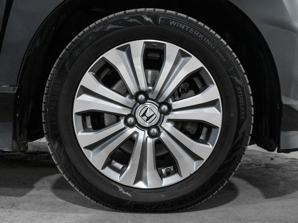 Honda Freed Spike 2013 - фото автомобиля