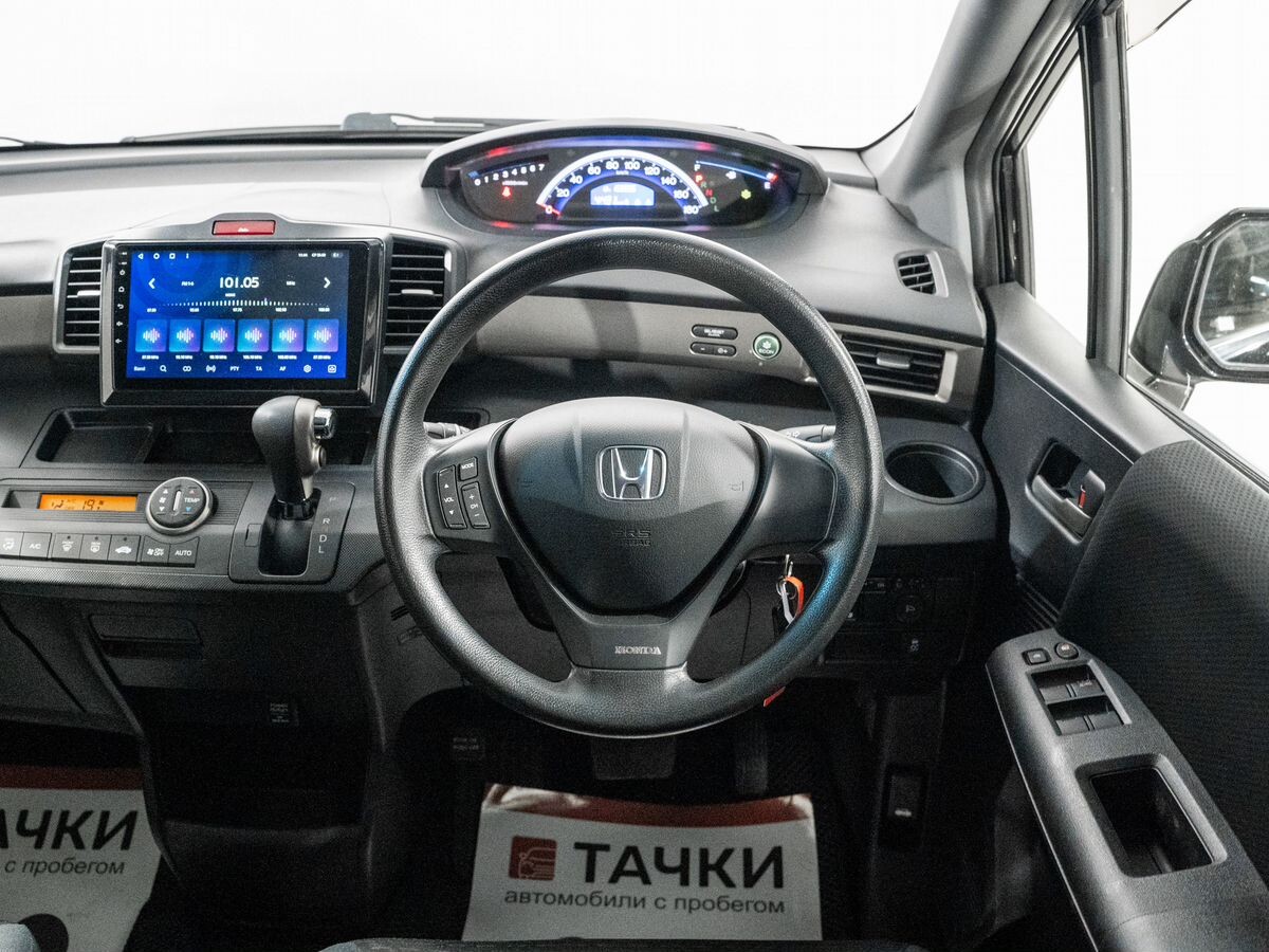 Honda Freed Spike 2013 - фото автомобиля