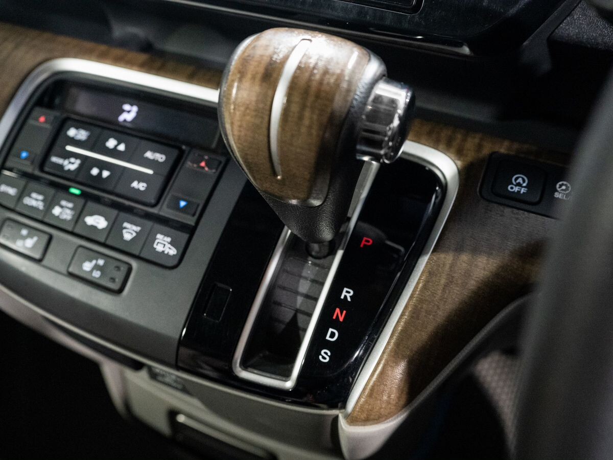 Honda Stepwgn 2015 - фото автомобиля