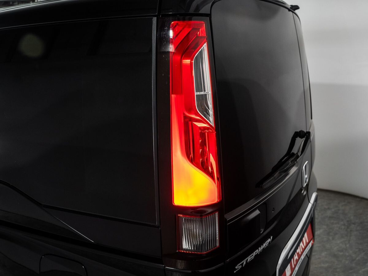 Honda Stepwgn 2015 - фото автомобиля
